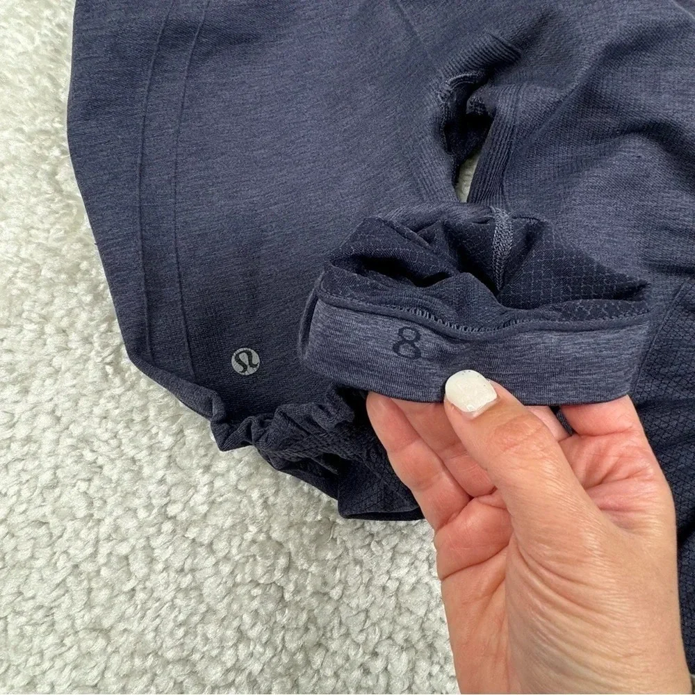 Lululemon In The Flow Crop. Ruched Cinched Legs. Heathered Deep Navy. Size 8 - Picture 5 of 12